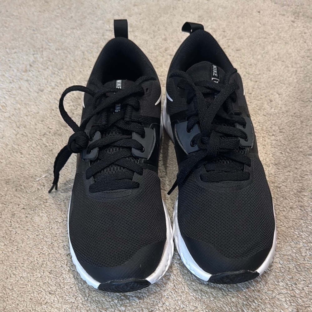 Nike Black and White Training Sneakers